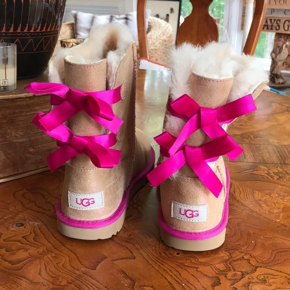 UGG Other - Ugg ribbon back fur lining NWT no box pink piping